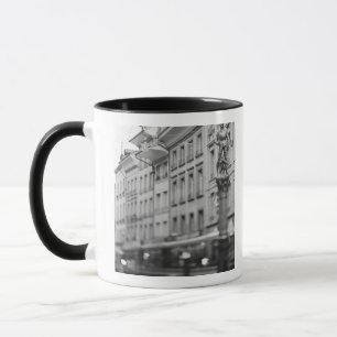 Europa, Schweiz, Bern. Straßenbahn, Marktgasse Tasse