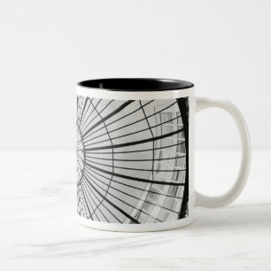 Europa, Schweiz, Zürich. Glasdom der Zweifarbige Tasse