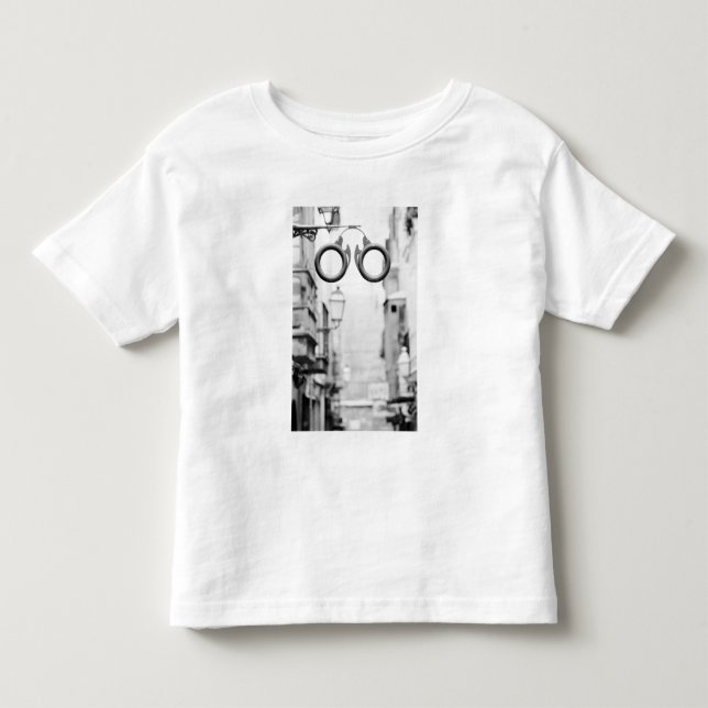Europa, Spanien, Mallorca. Geschäftszeichen von Ey Kleinkind T-shirt (Vorderseite)