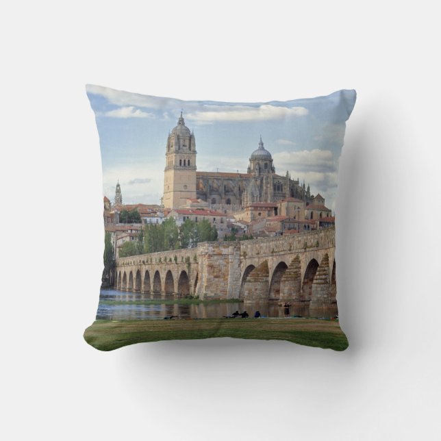 Europa, Spanien, Salamanca. Die römische Brücke Kissen (Vorderseite)