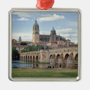 Europa, Spanien, Salamanca. Die römische Brücke üb Silbernes Ornament
