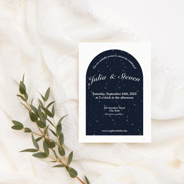 Evening Starlight Navy Blue Arch & Stars Wedding Einladung (Von Creator hochgeladen)