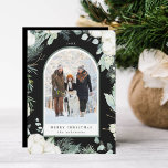 Evergreen & Cotton Blume Arch Foto Black Feiertagskarte<br><div class="desc">Dieses Weihnachtsfest | Holiday card mit handgemalten Weihnachtsgrün,  Blume aus Baumwolle,  die mit goldenen und Aquarelltexturen auf schwarzem Hintergrund gefertigt wurden.</div>