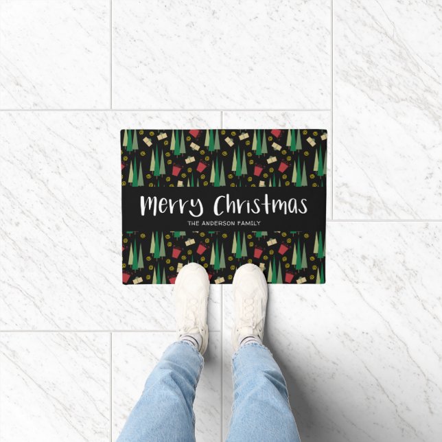 Evergreen Tree and Gifts Pattern Frohe Weihnachten Fußmatte (Indoor)