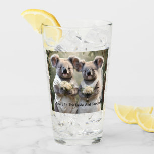 "Evergreen Vows: Eine Koala-Hochzeit in Weiß" Glas