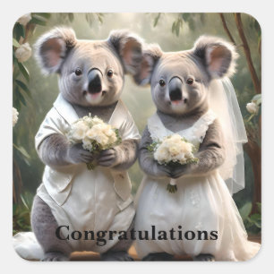 "Evergreen Vows: Eine Koala-Hochzeit in Weiß" Quadratischer Aufkleber