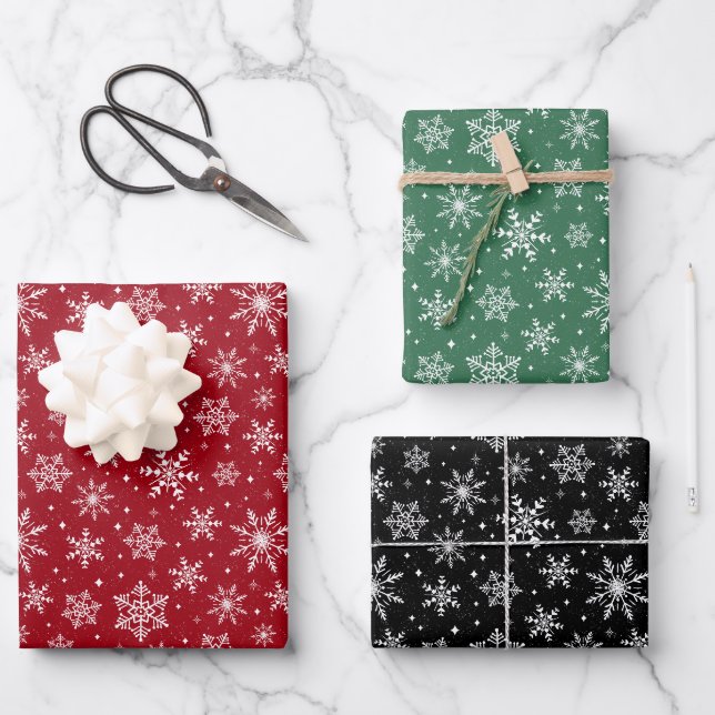 Evergreen Weihnachten Schneeflocken Rot Grün Schwa Geschenkpapier Set (Vorderseite)
