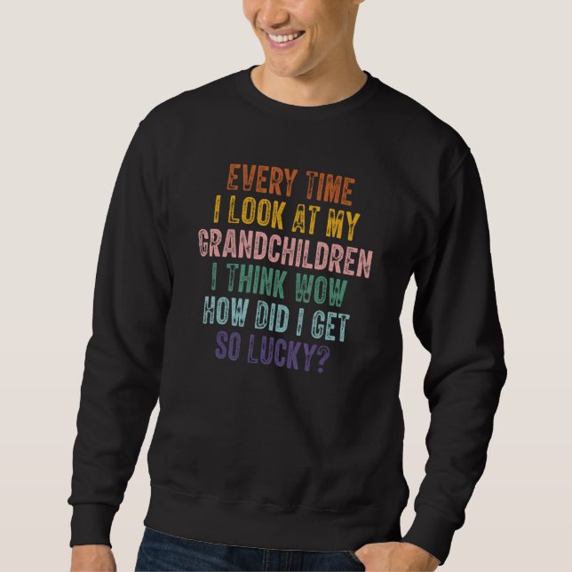 Every Time I Look At My Grandchildren I Think Wow  Sweatshirt (Vorderseite)