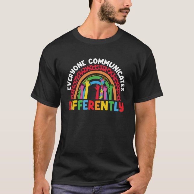 Everyone Communicates Differently Autism Social Wo T-Shirt (Vorderseite)