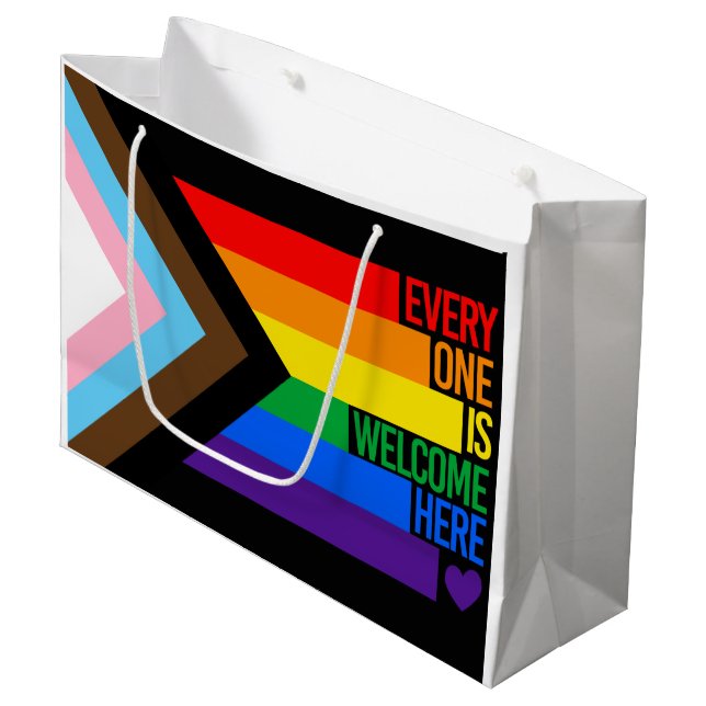 Everyone is Welcome Here (Progress Pride) Flag Große Geschenktüte (Vorderseite Schrägansicht)