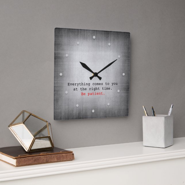 Everything comes to you... on Gray Texture Quadratische Wanduhr (Büro)