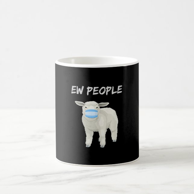 Ew Leute Schafe oder Lamm in Maske | Quarantäneges Kaffeetasse (Mittel)