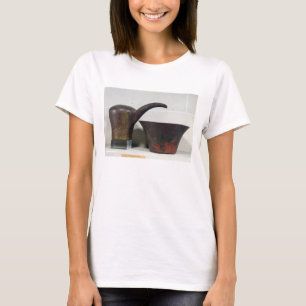 Ewer und Becken (Kupfer) T-Shirt