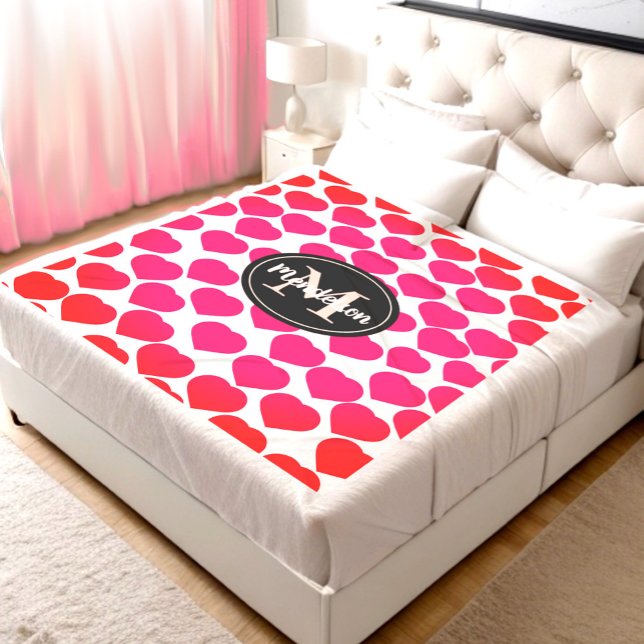 Ewige Liebe verkörpert romantische Herzen Fleecedecke (Pink hearts on white background with rounded  central monogram blanket to add family names initial)
