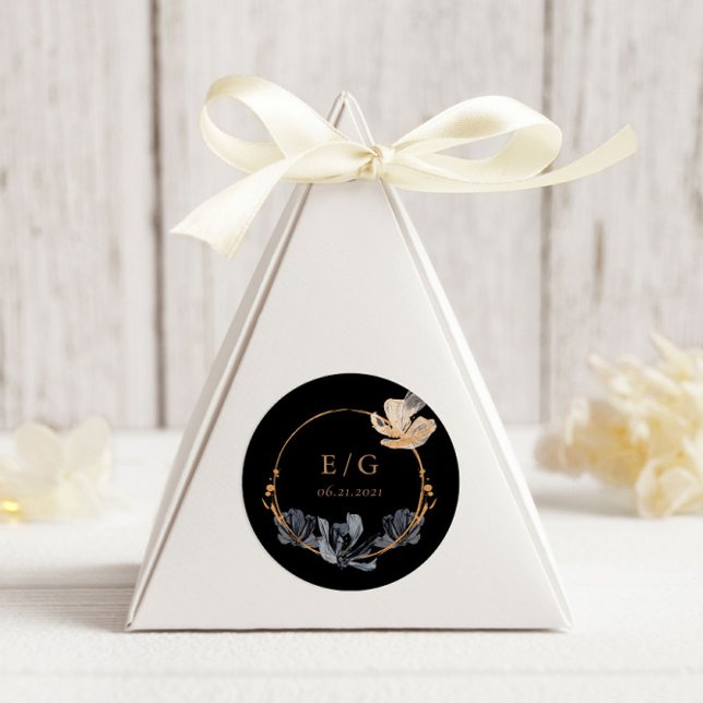 Exclusive Black Gold Floral Monogram Wedding Runder Aufkleber (Von Creator hochgeladen)