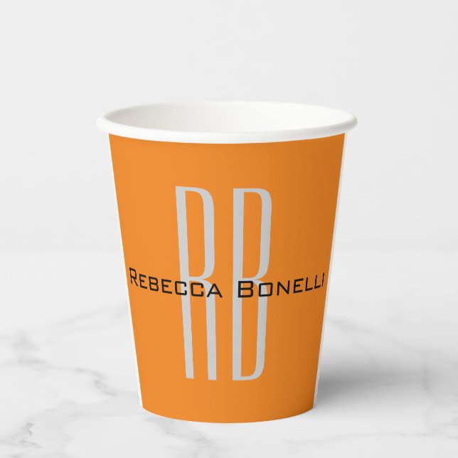 Exklusive Orange Initials Monogram Modern Pappbecher (Vorderseite)