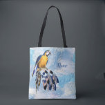 Exotic Blue Dream Catcher Tasche<br><div class="desc">Ein Traumfänger,  der den runden Kreis von Bambus und roten Perlen im Netz mit blauen Papageienvogelfedern auf einem weichen Federhintergrund für eine Brautjungfrau umfasst</div>