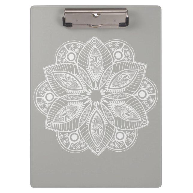 Exotic White Mandala auf grauem Hintergrund Klemmbrett (Vorderseite)