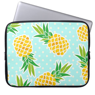 Exotische Ananas: Blue Polka-Dot Fun. Laptopschutzhülle