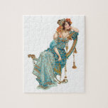 Exotische Jugendstil-Beauty in Aquamarinen Robben<br><div class="desc">Schöne und exotische Vintage Jugendstil-Schönheit in fließenden aquamarinen Roben und verziert orange Kopfbedeckung sitzend in einem aufwändigen Stuhl. Die wiederhergestellte Abbildung enthält Imitate,  die Vergoldungshervorgehobenen und die Hintergrundfarbe kann bearbeitet werden.</div>