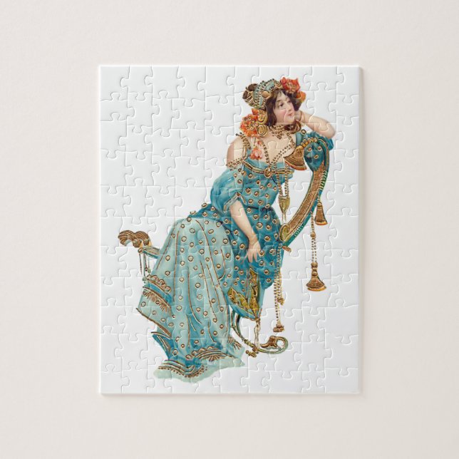 Exotische Jugendstil-Beauty in Aquamarinen Robben (Vertikal)