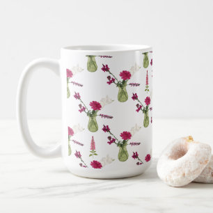 Exotisches Blumenarrangement im Glas Kaffeetasse
