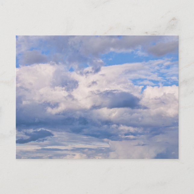 Expansiver blauer Himmel, verschiedene Wolkenforma Postkarte (Vorderseite)