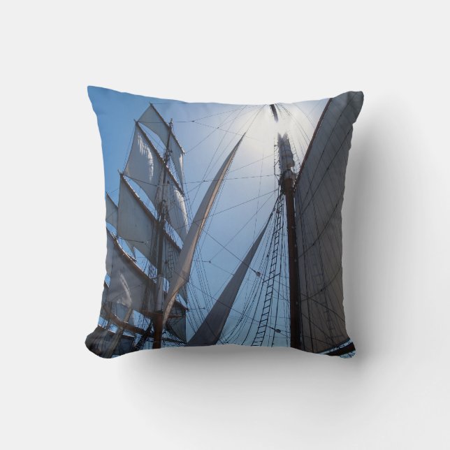 Expédier des voiles sur un Coussin (Recto)