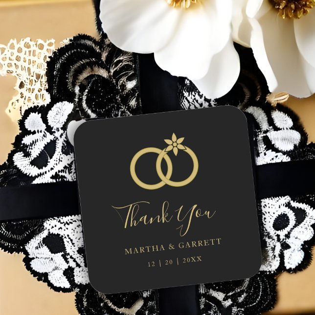 Exquisite Hochzeitsrennen Luxus Hochzeitsgold Schw Quadratischer Aufkleber (Exquisite Wedding Rings Luxury Wedding in Faux Gold and Black Background Fancy Thank You Quote.)