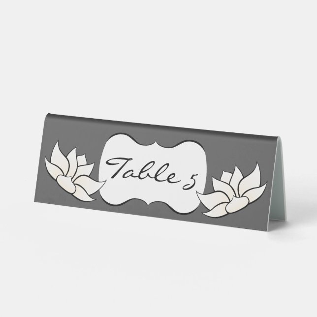 Exquisite Lotus in Pewter und White Table Sign Tischaufsteller (Vorderseite)