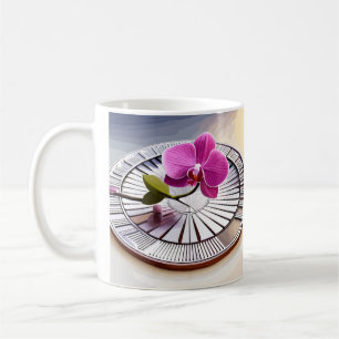 Exquisite rosa Orchideen-Erholungen auf Silberplat Kaffeetasse