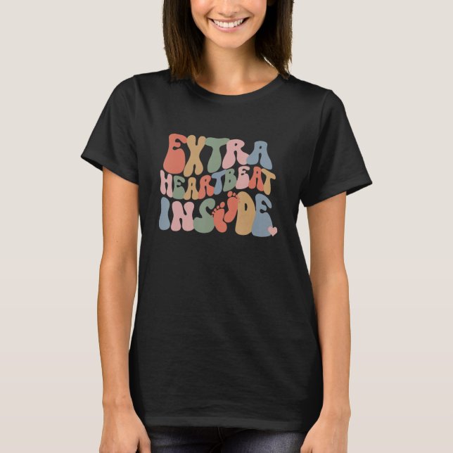 Extra Heartbeat Inside Groovy Pregnancy Announceme T-Shirt (Vorderseite)