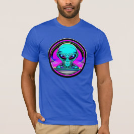Extra-Terrestriale Alien mit einem UFO T-Shirt
