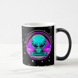 Extra-Terrestriale Alien mit einem UFO Verwandlungstasse
