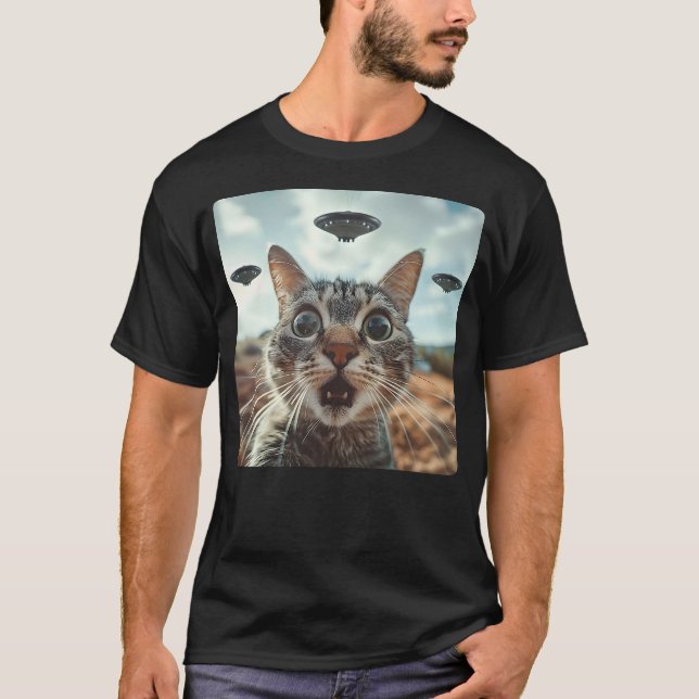 Extraterrestrial Encounter Cat Selfie with Alien U T-Shirt (Vorderseite)