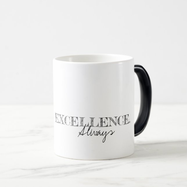 Exzellenz immer Inspiration Moderne Typografie Verwandlungstasse (VorderseiteRechts)