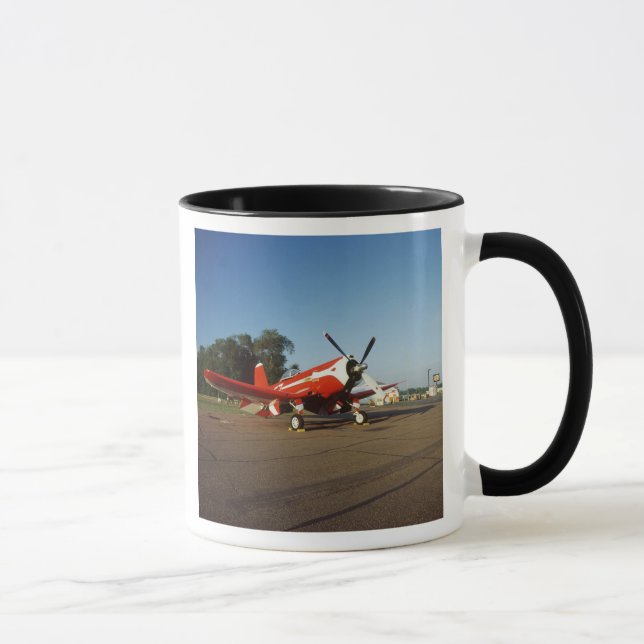 F2G-1D Superseeräuberflugzeug an einer Flugschau Tasse (Rechts)