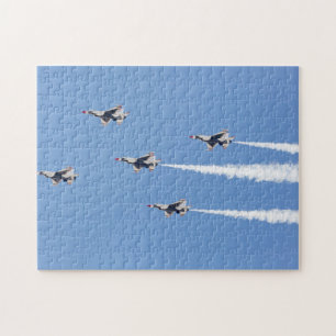 F-16 Thunderbirds fliegen in der Fünf-Karten-Forma