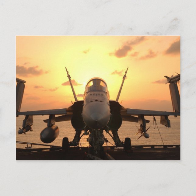 F-18 Hornet auf See an Bord des US-Flugzeugträgers Postkarte (Vorderseite)