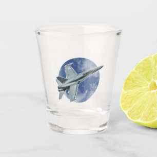 F/A-18C Hornet auf einer kreisförmigen Wolke Schnapsglas