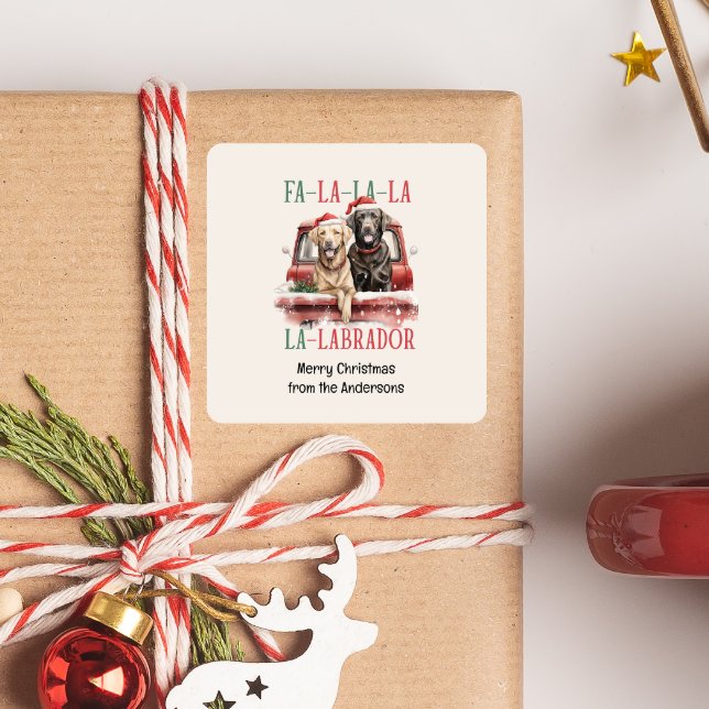 FA LA LABRADOR DOG CHRISTMAS MURRY QUADRATISCHER AUFKLEBER (FA LA LA LA LABRADOR CHRISTMAS DOG THEMED STICKER WITH CUSTOM TEXT, DOGS ON RED TRUCK VINTAGE)