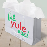 Fab Weihnachten Ous | Fabulous Christmas Stylish F Große Geschenktüte<br><div class="desc">Fab Weihnachten ist ein tolles Angebot an Geschenkartikeln in zeitgenössischer Typografie,  festlich rot und grün auf hellblau grauem Hintergrund in modernem minimalistischem Stil. #fabyulous #giftbags</div>