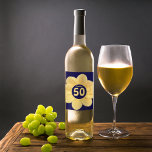 Fabulous 50th Birthday Blue and Yellow Floral Weinetikett<br><div class="desc">Will it be red wine or white wine? Add fun to a fabulous 50th birthday milestone celebration with these self-adhesive wine bottle labels that feature a photo image of yellow Dahlia flower on a blue background. You may edit age on label if desired. Look for other matching party items in...</div>