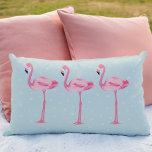 Fabulous Quirky Retro Pink Flamingos Lendenkissen<br><div class="desc">Pink Flamingos Retro Kissen - Flamingos verbringen die meisten Tage in Ruhe, um sich zu baden und sich gut zu fühlen. Stilvoll gestaltet sich das Schlafzimmer oder das Wohnzimmer mit diesem sensationell rosa Flamingos Kissen. Der rosa Hintergrund hat kleine Aquarelltöne und das Kissen ist minzgrün mit glamourösen Flamingos, tropischem Blattwerk,...</div>