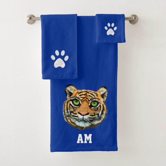 Face, pattes et monogramme de tigre élégant sur bl (En situation)