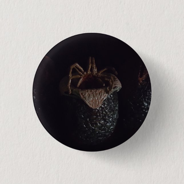 Facehugger Knopf Button (Vorderseite)