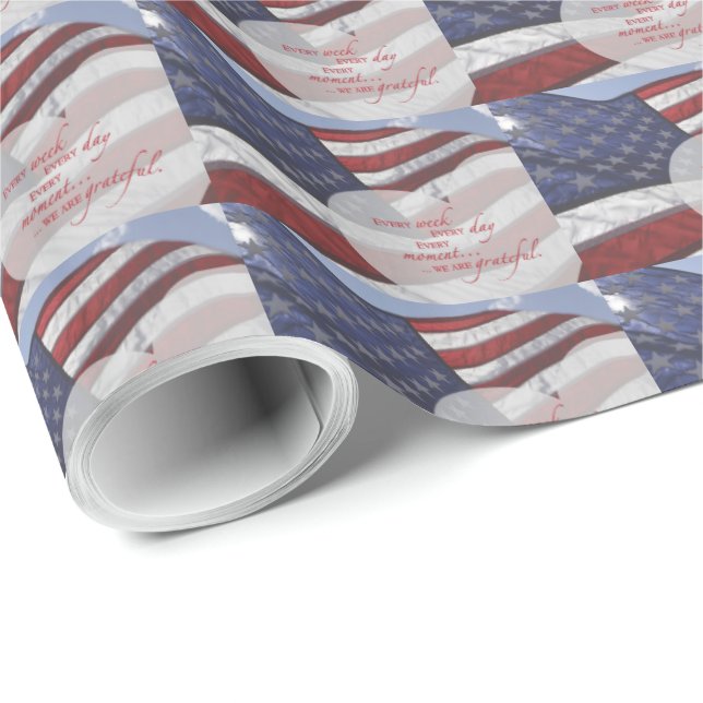 Fahne des patriotischen Herzens, militärische Aufw Geschenkpapier (Rolleneckpunkt)