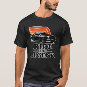 Fahren mit dem legendären klassischen T-Shirt