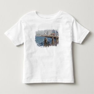 Fahrrad an der Küste mit Yantai City Skyline, Kleinkind T-shirt