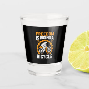 Fahrrad Art Freedom fährt Fahrrad Schnapsglas